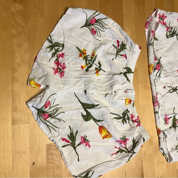 Piyama Women's Size S White Floral Button Front Pajamas Set Shirt Shorts - Picture 8 of 11